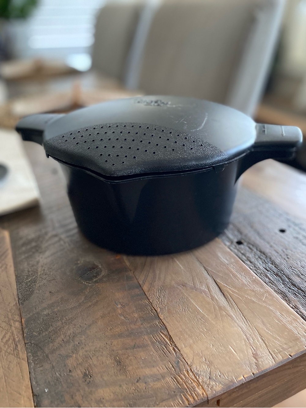 The Pampered Chef Black Microwave Cooker with Steam Vent Lid